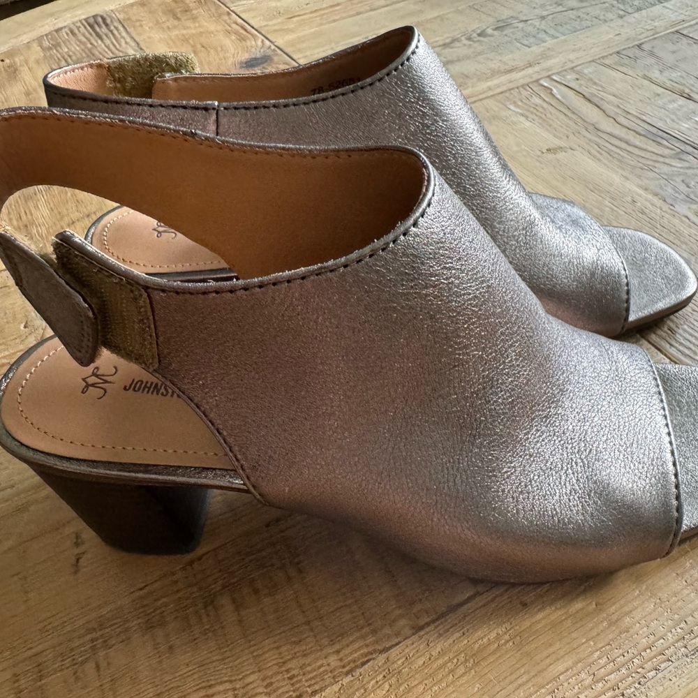 Johnston & Murphy 2.34 inch Bronze Slingback sandals, excellent cond., Size 8